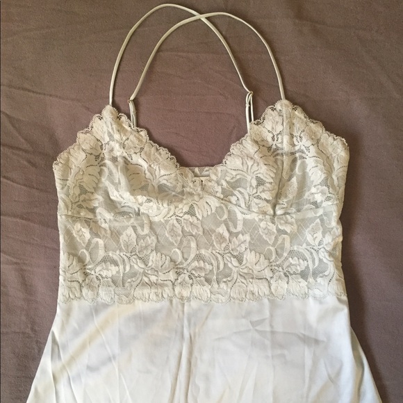 Banana Republic Tops - 🎉3/$15🎉 Banana Republic Camisole